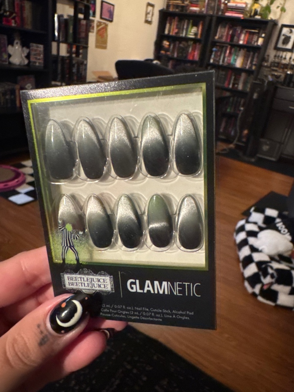 Glamnetic press on nails Beetlejuice